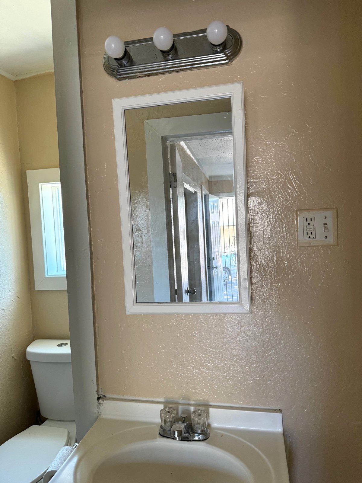 676 N Oro #C Ave property image