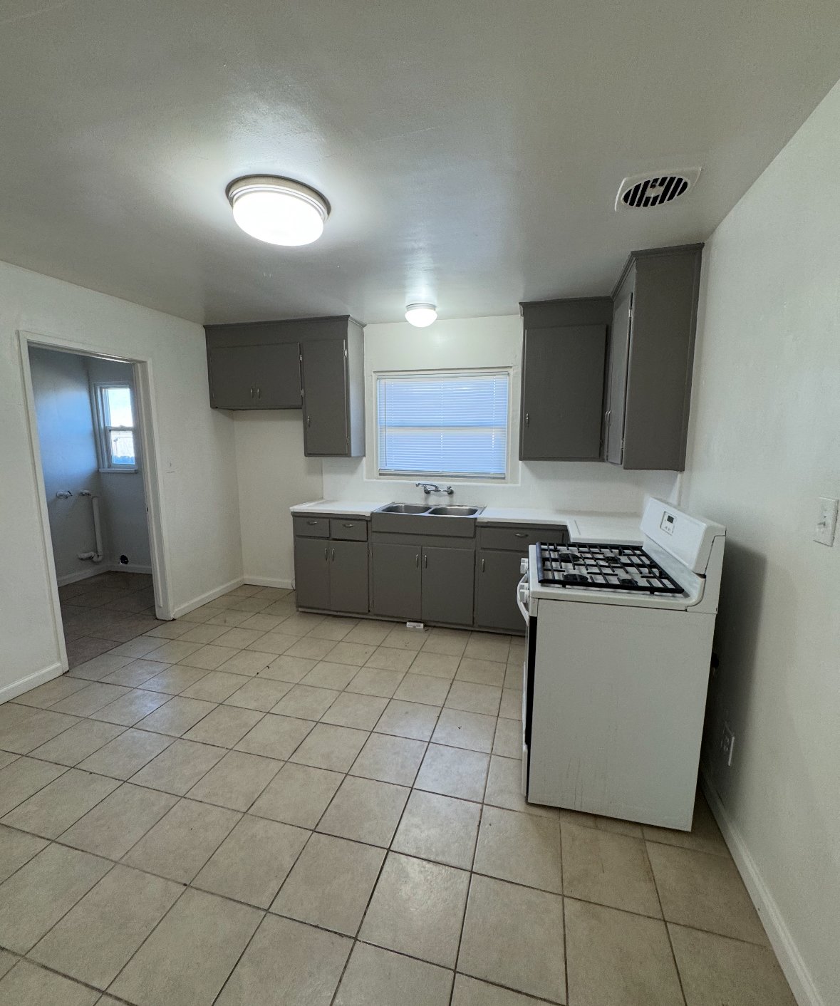 Unit B property image
