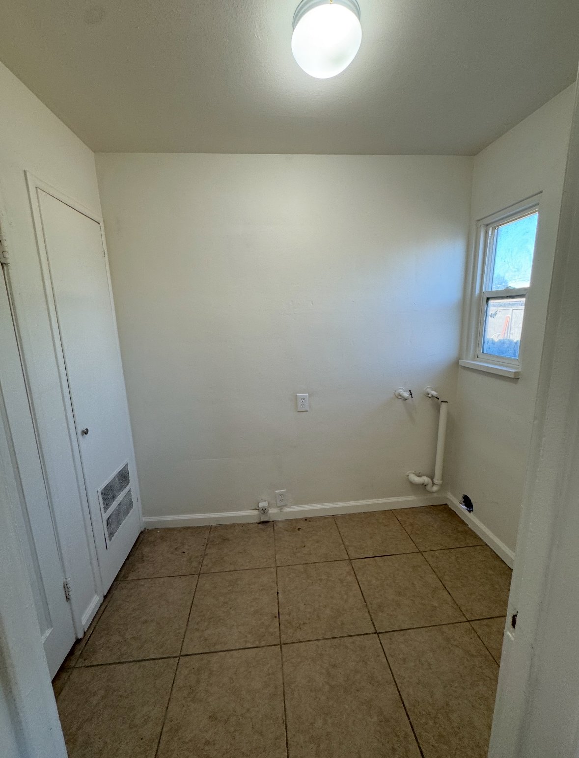 Unit B property image