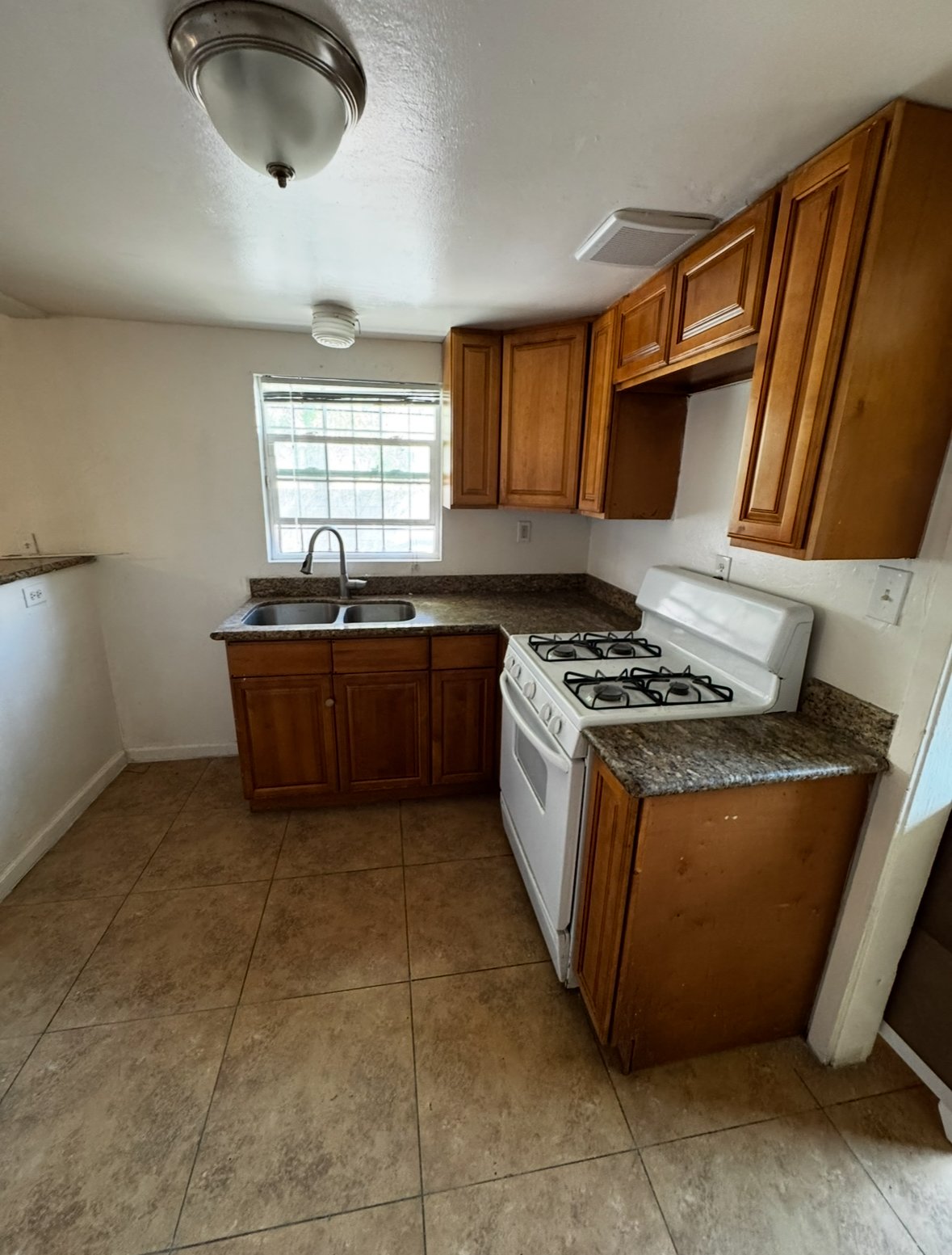 716 N Oro Ave property image