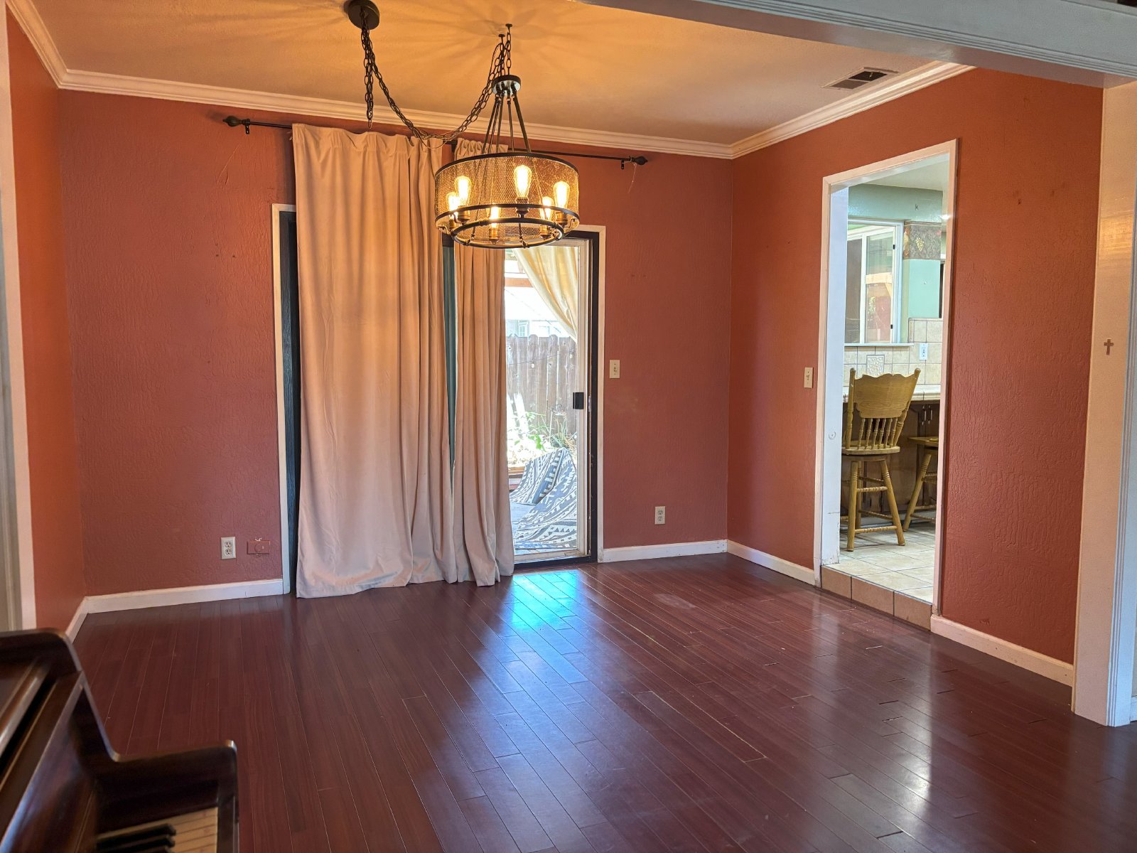 3343 Vans property image