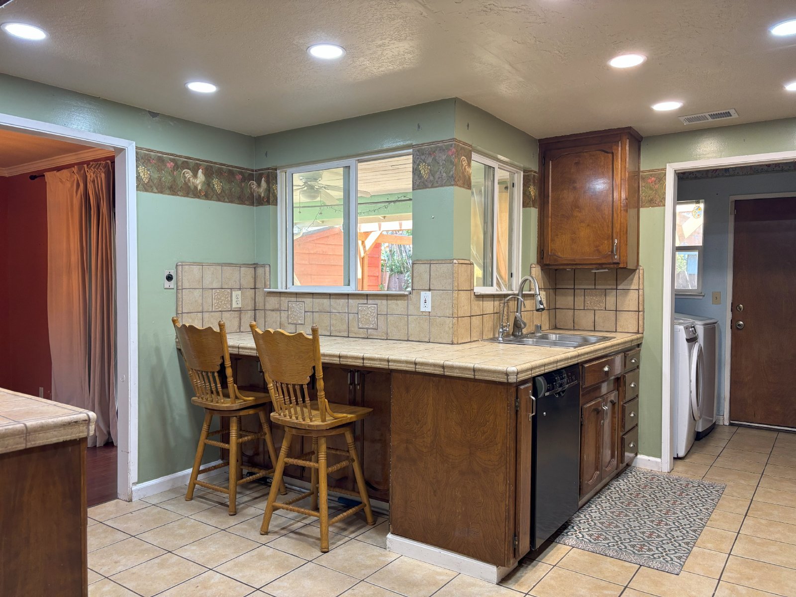 3343 Vans property image