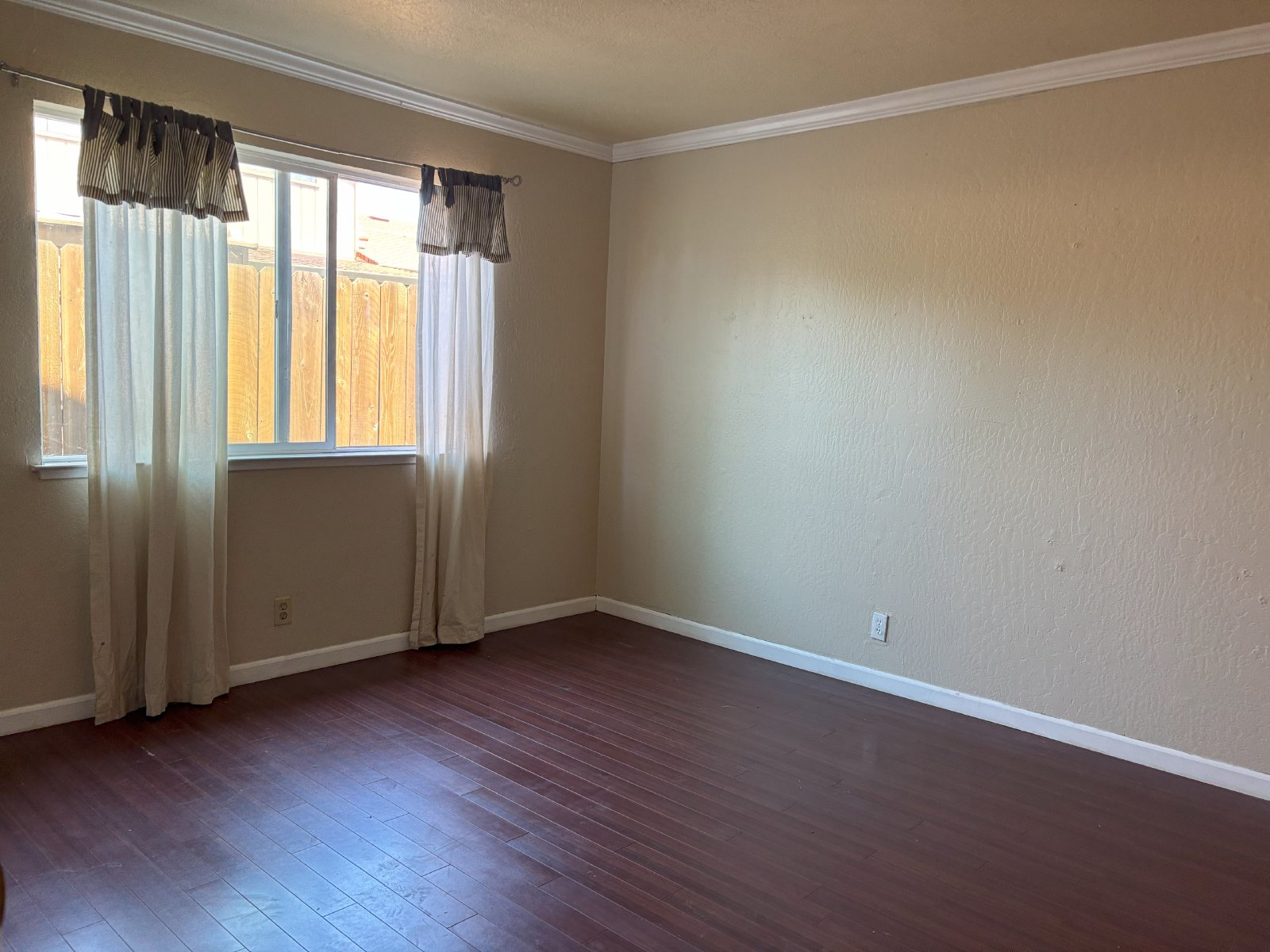 3343 Vans property image