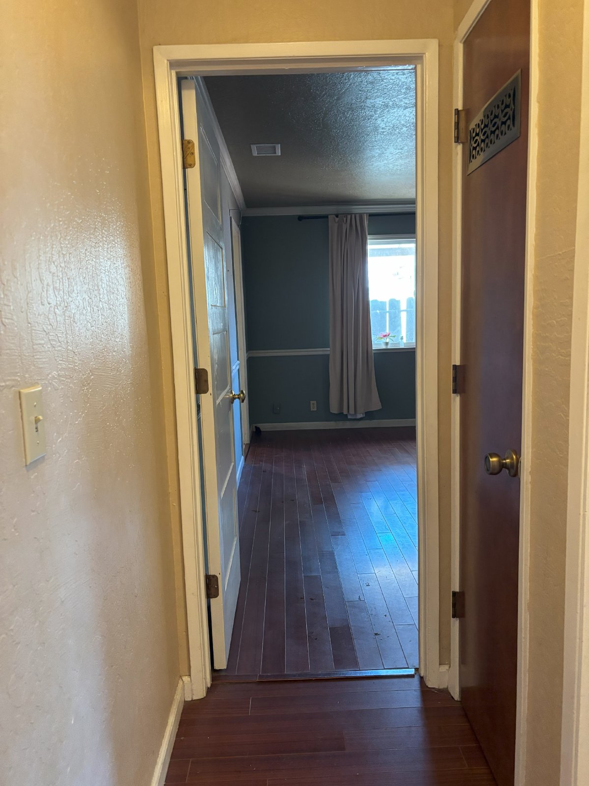 3343 Vans property image