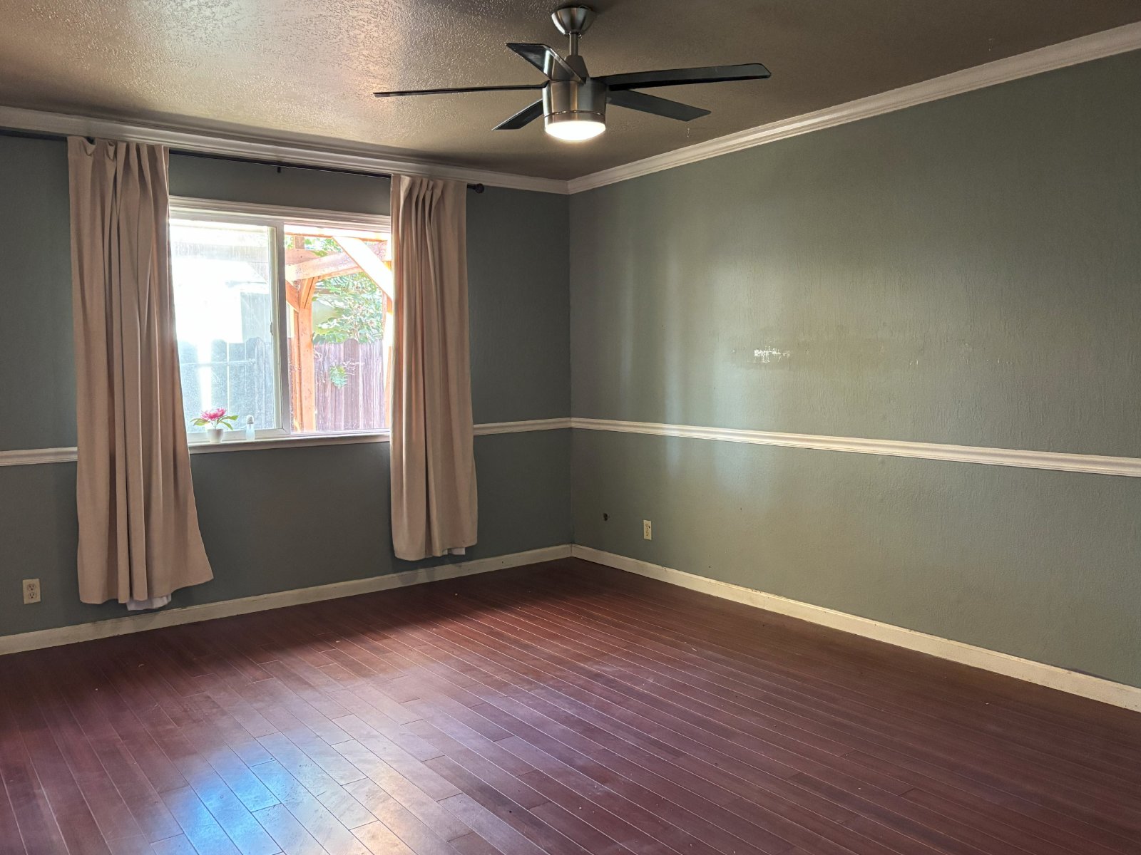 3343 Vans property image