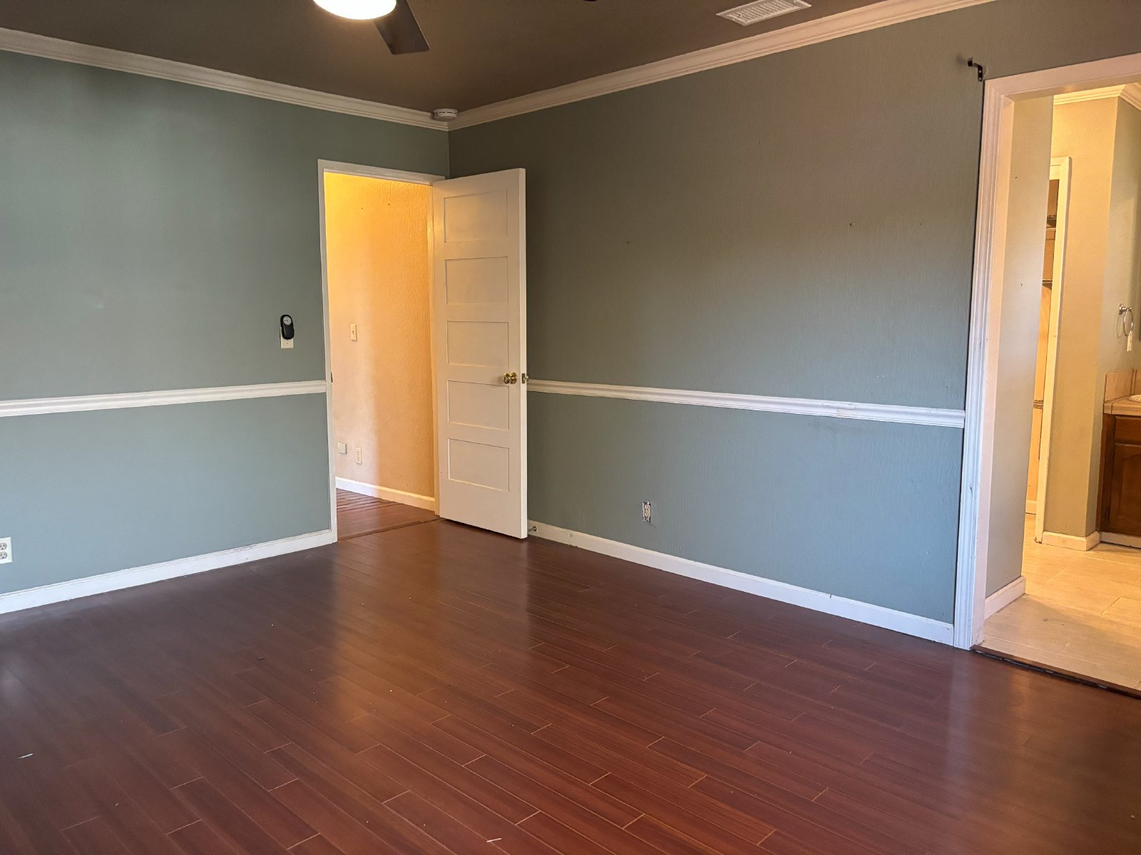 3343 Vans property image
