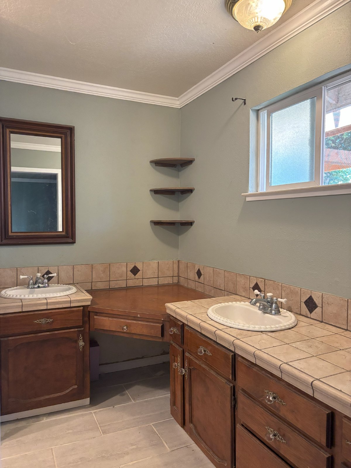 3343 Vans property image