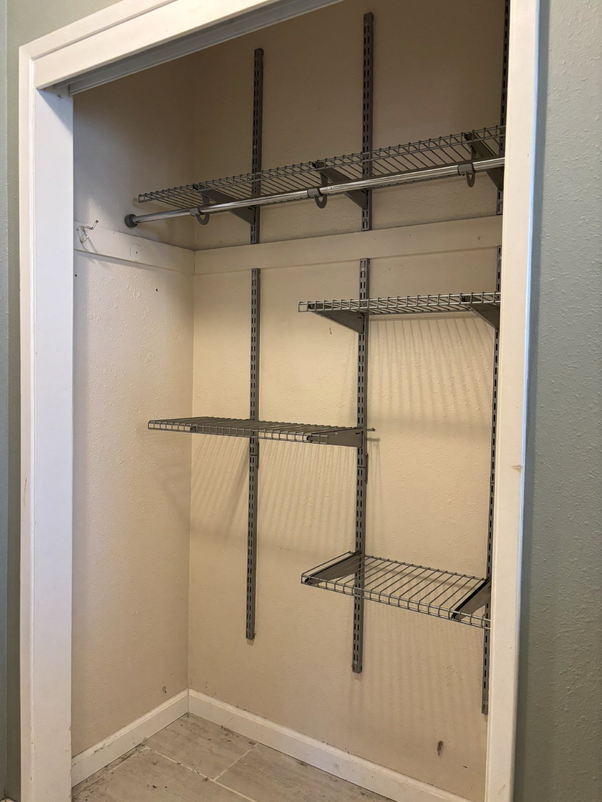 3343 Vans property image