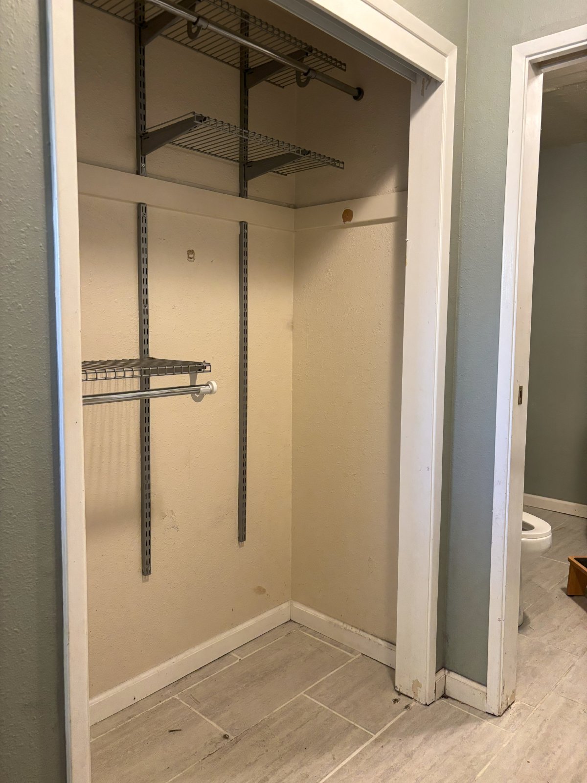 3343 Vans property image