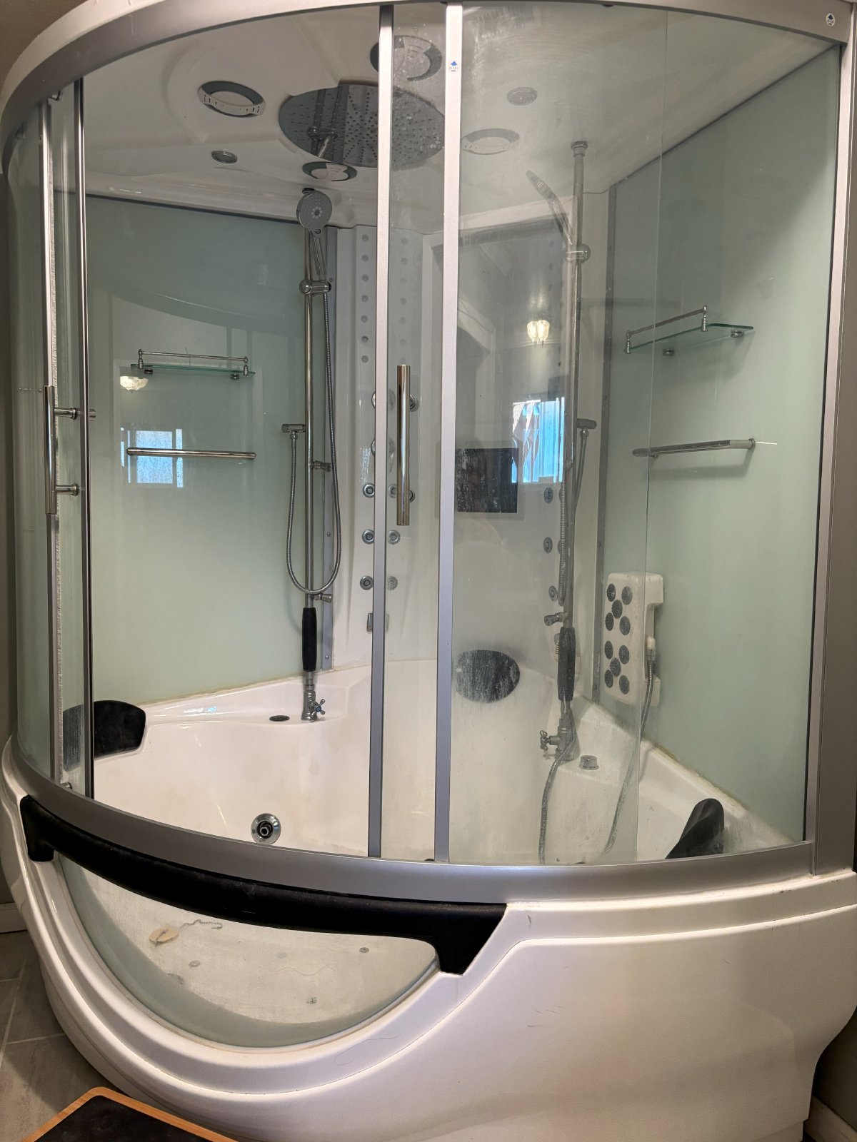 3343 Vans property image