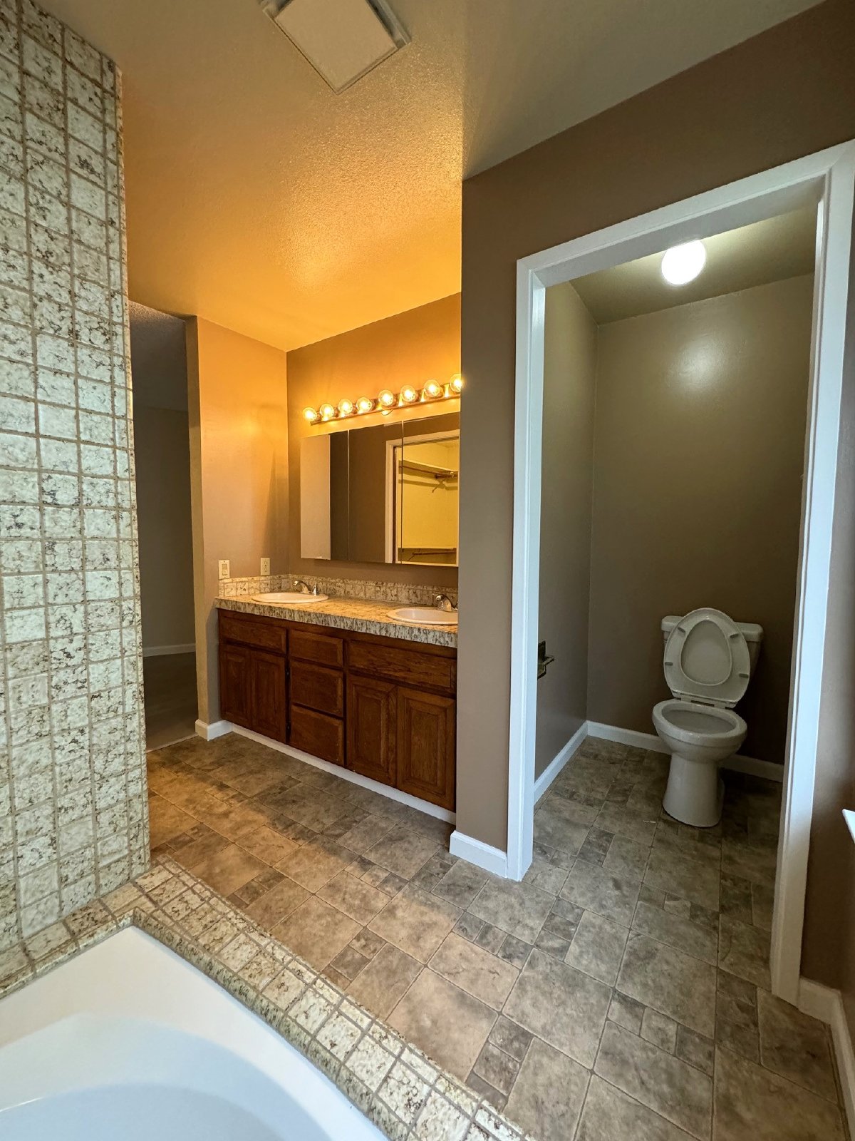 2 Dumfries Court property image