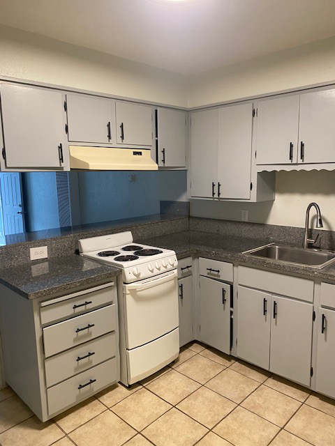 1143 E Park St Apt 2 property image