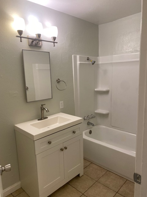 1143 E Park St Apt 2 property image