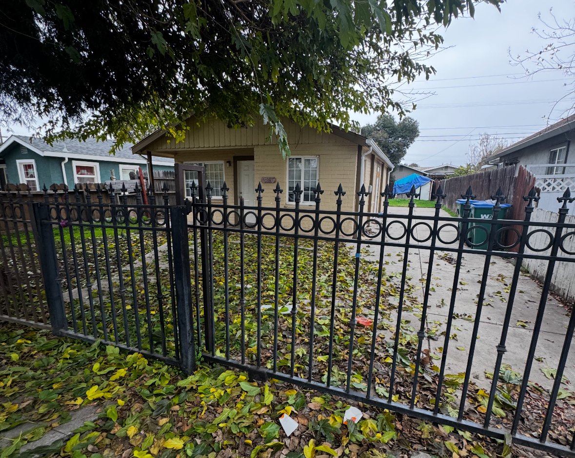 2260 E Hazelton Ave property image