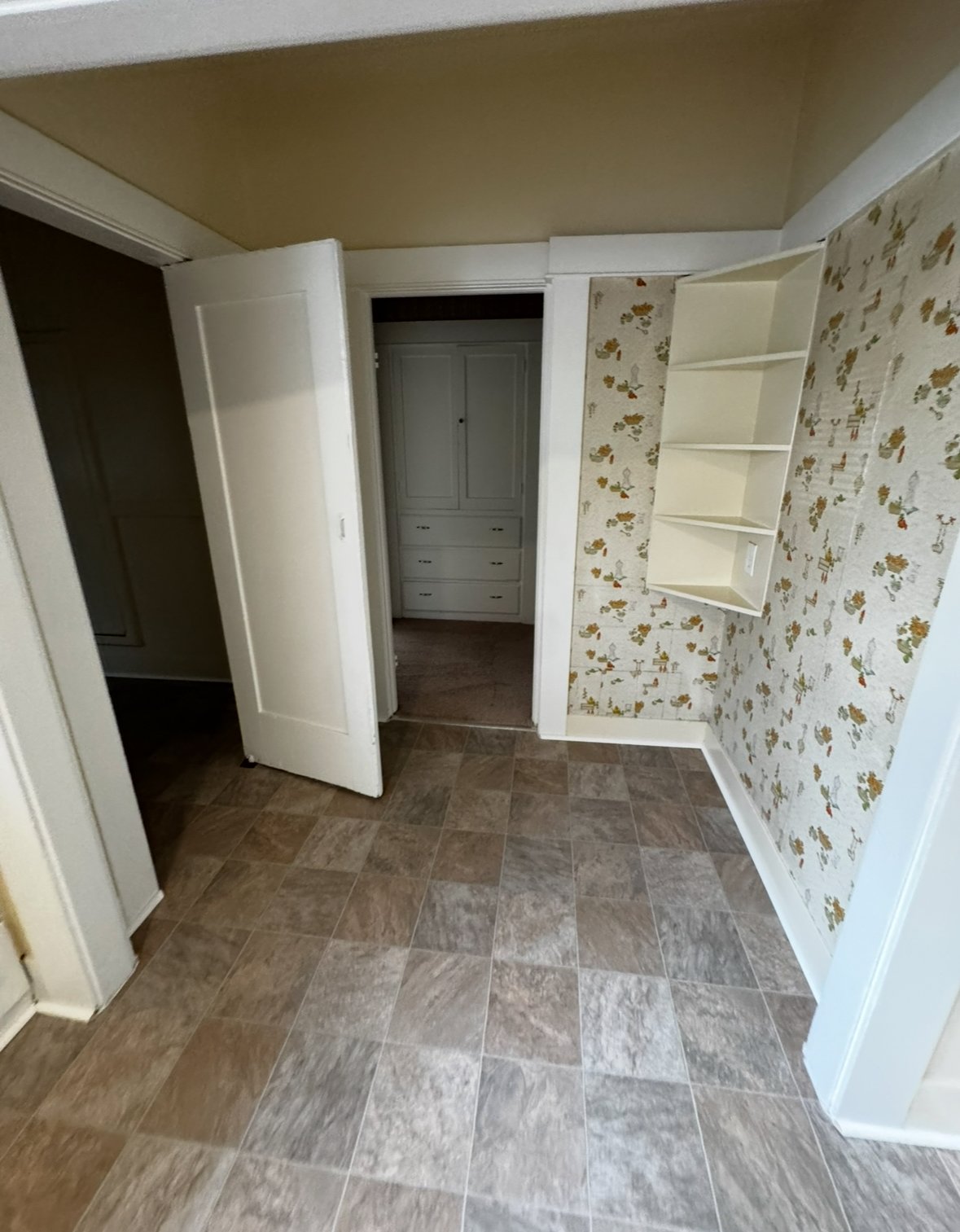 1061 N Pilgrim St property image