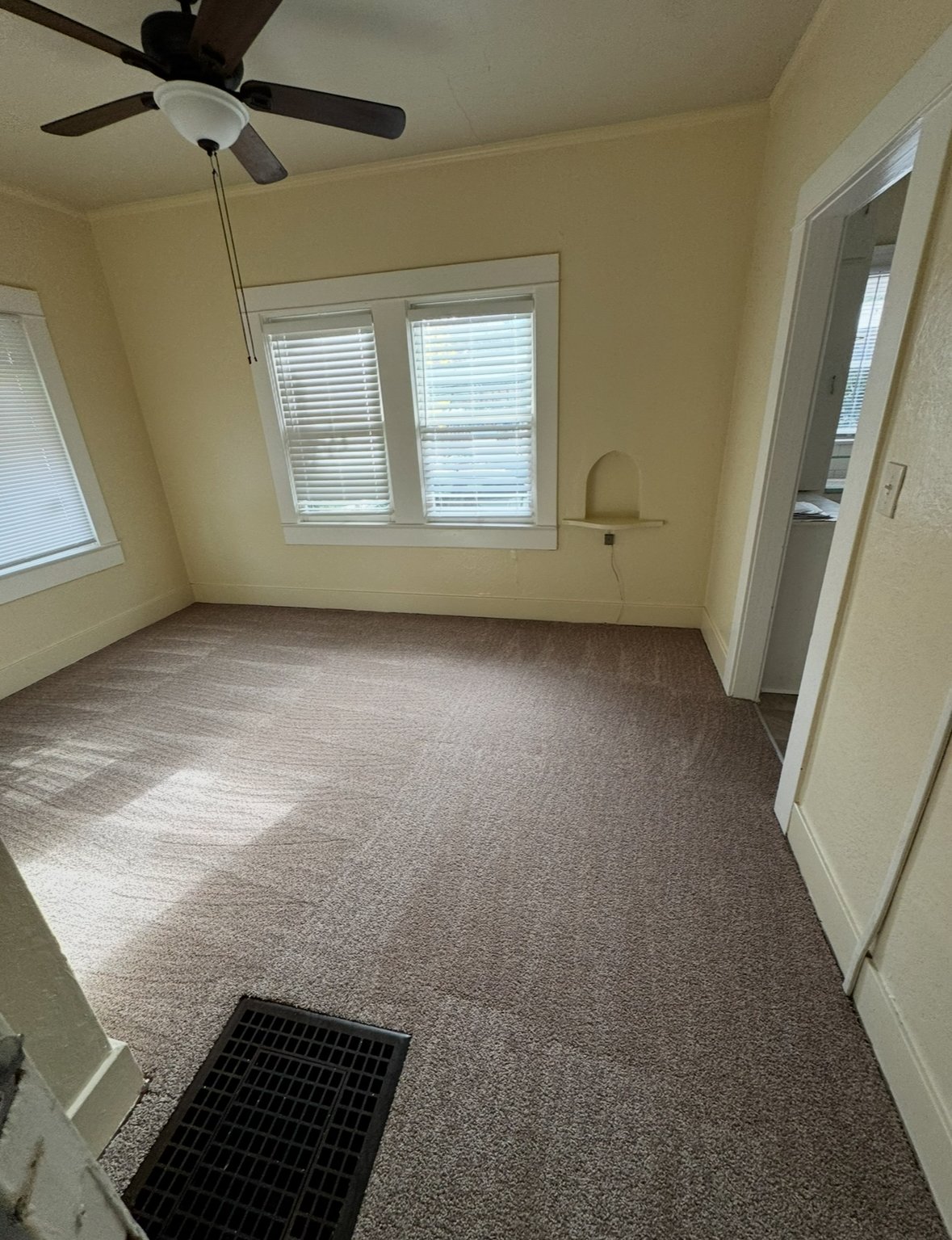 1061 N Pilgrim St property image