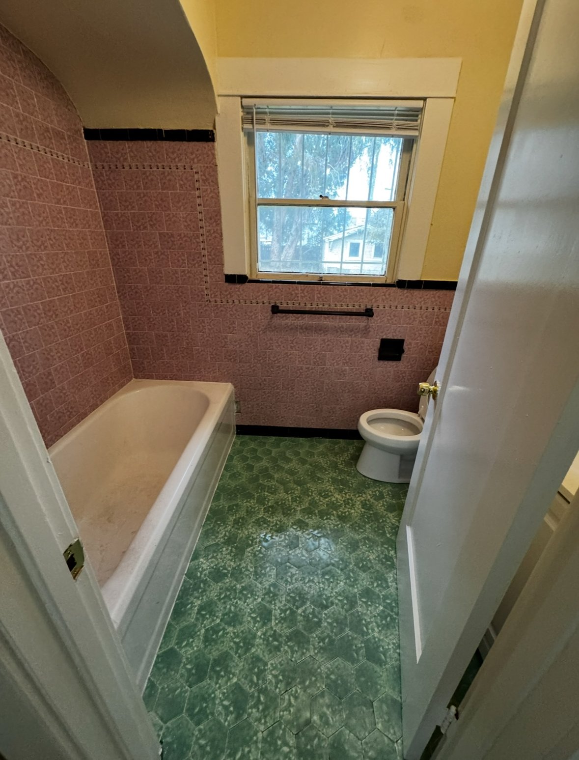 1061 N Pilgrim St property image