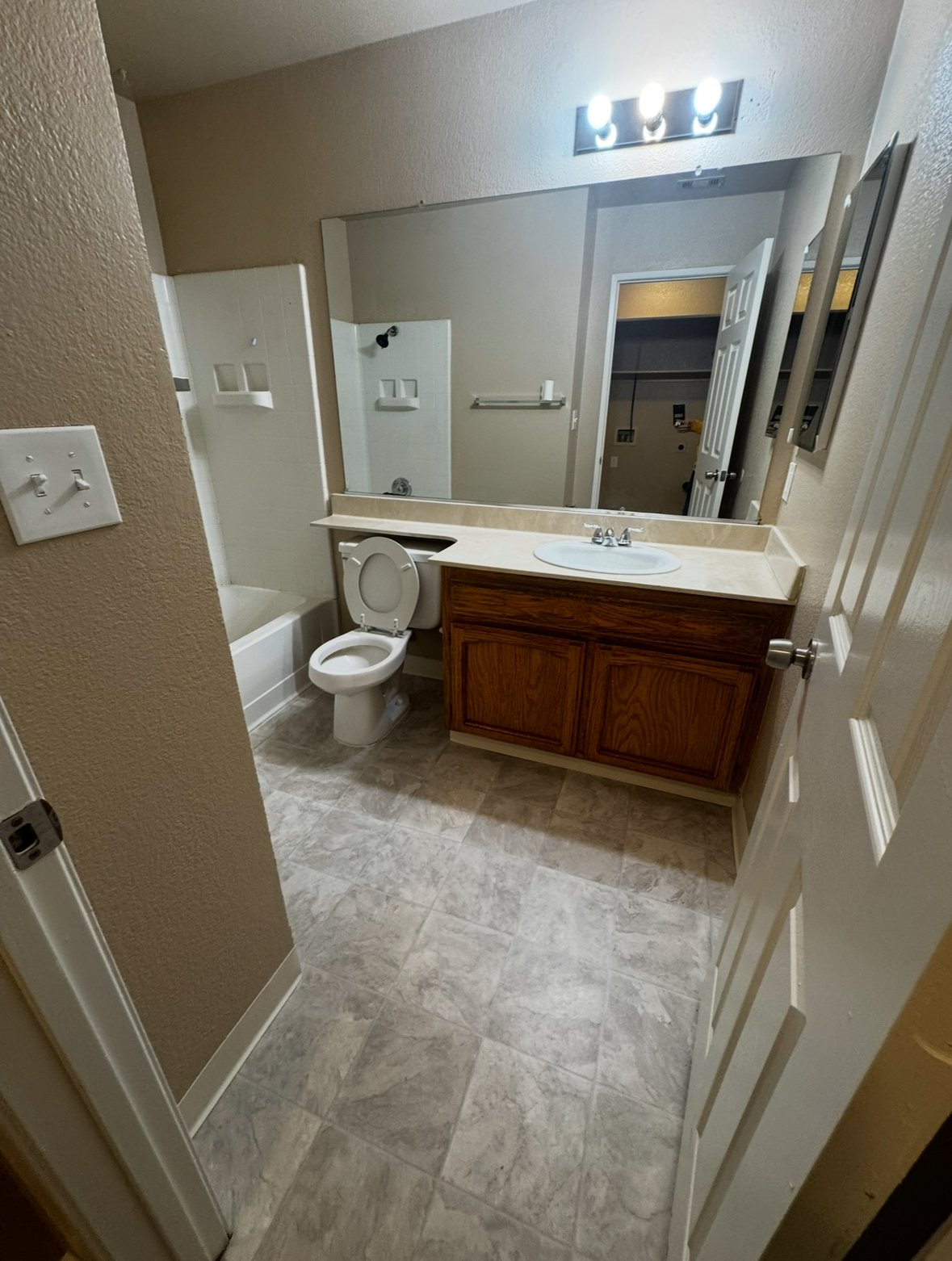 2407 Dry Creek Way Stockton Ca 95206 property image