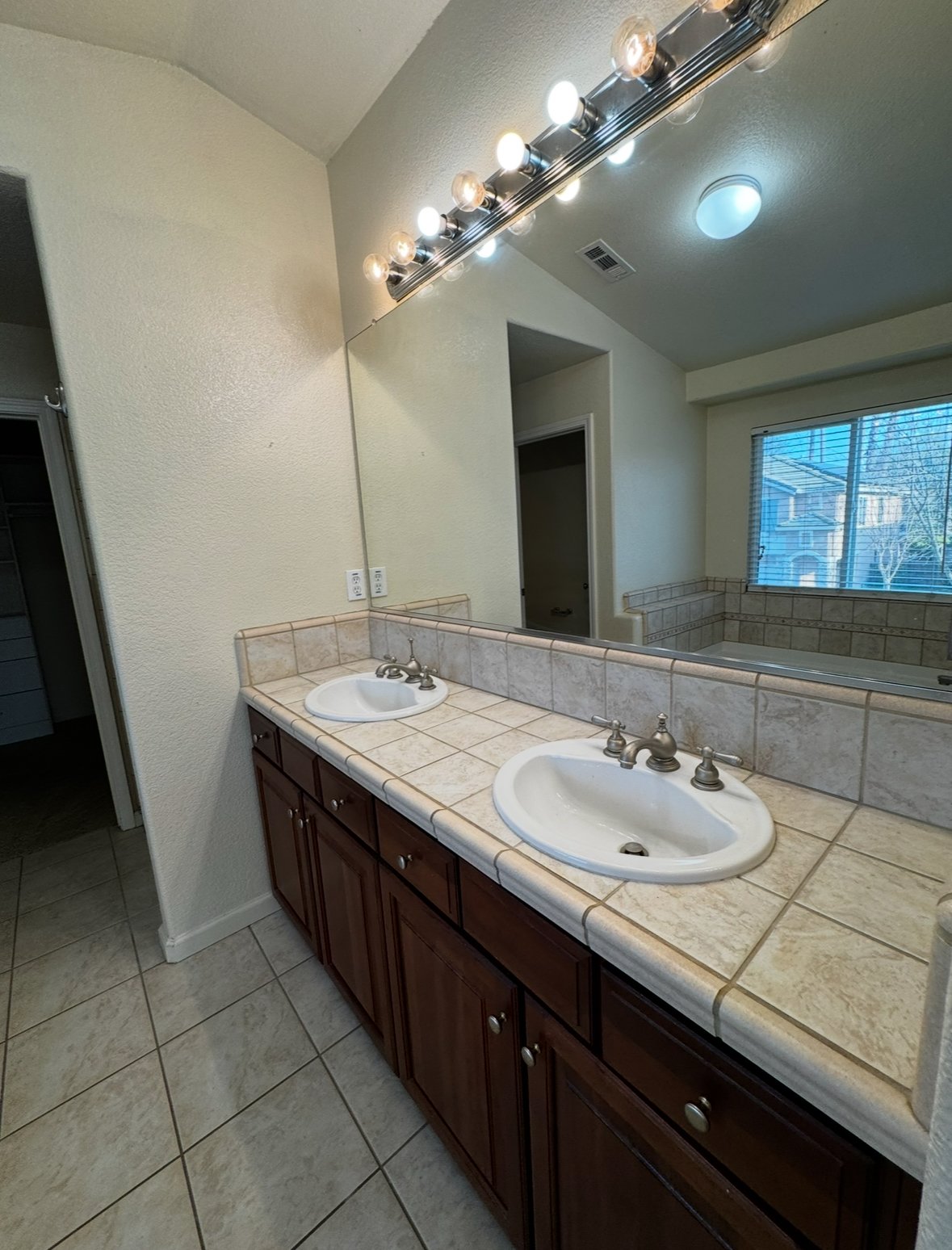 3002 English Oak Circle property image