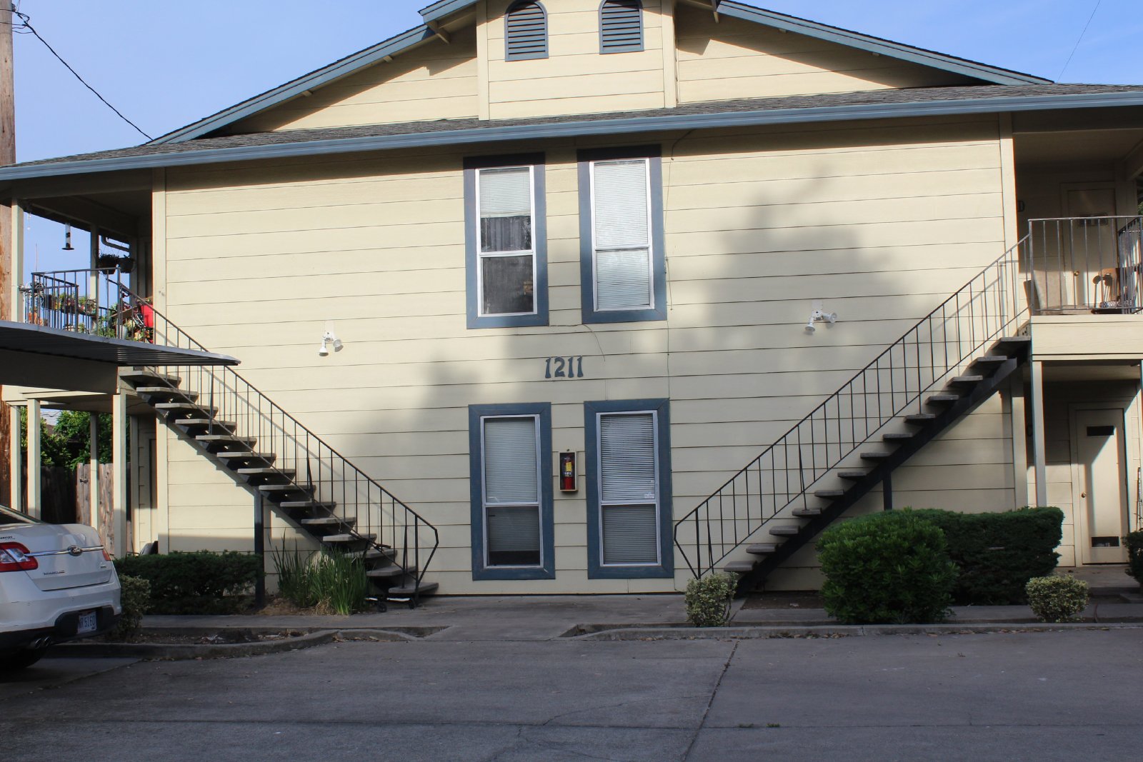 1211 S Central Ave #C property image