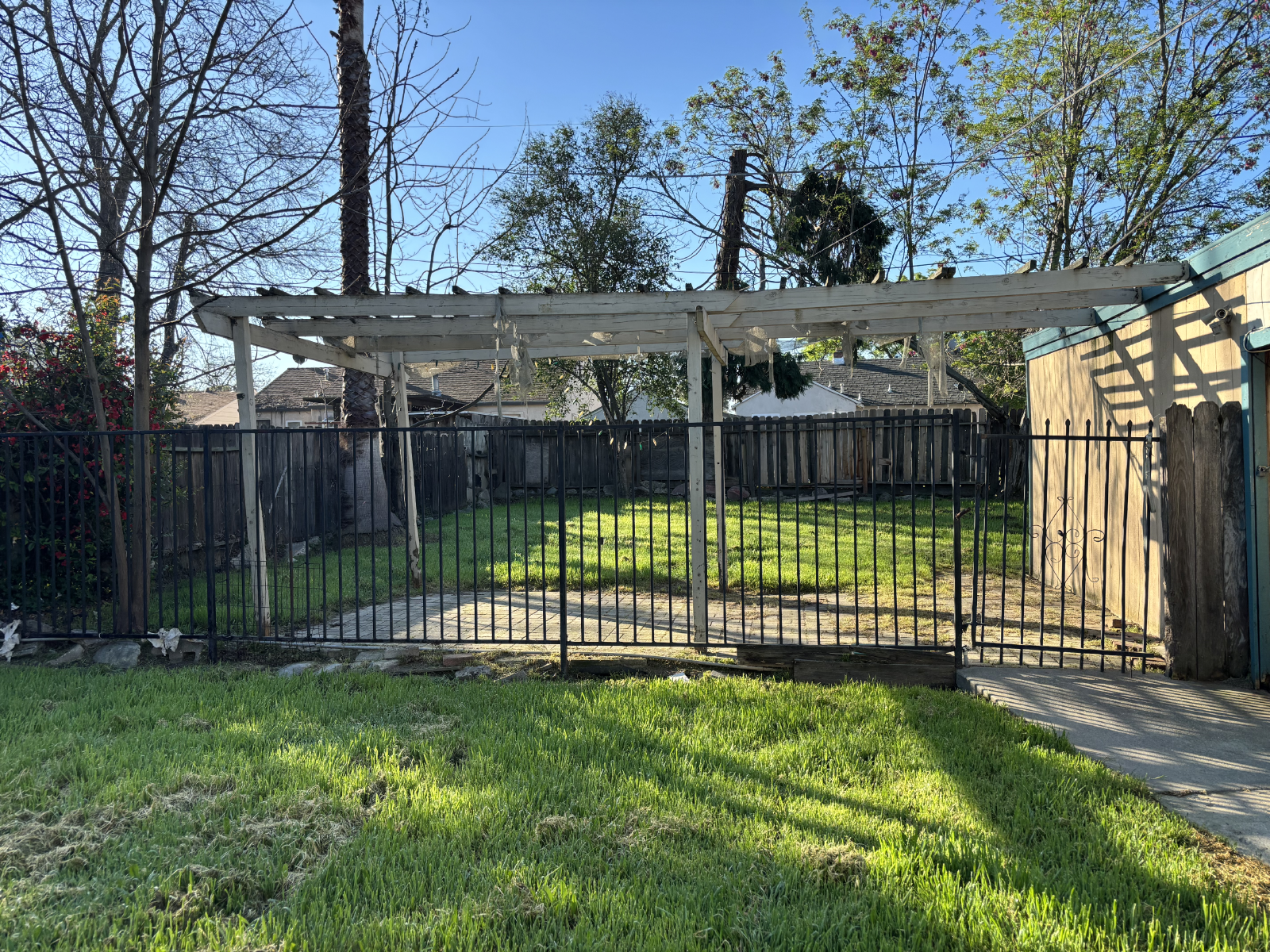 2152 W Rose Stockton Ca 95204 property image