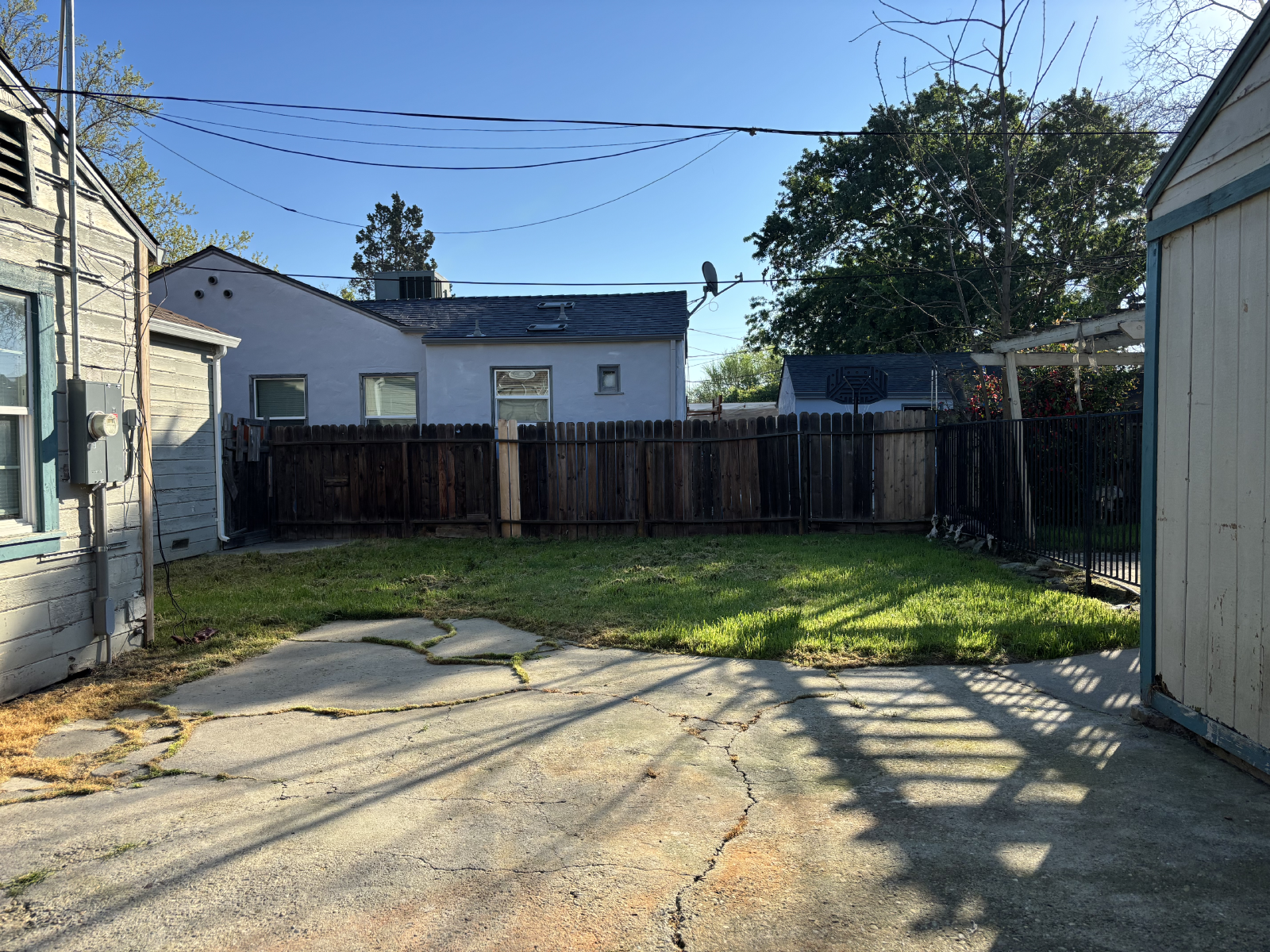 2152 W Rose Stockton Ca 95204 property image