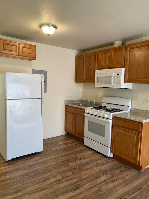 415 E Flora St Apt 12 property image