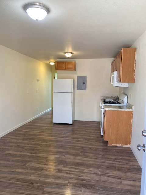 415 E Flora St Apt 12 property image