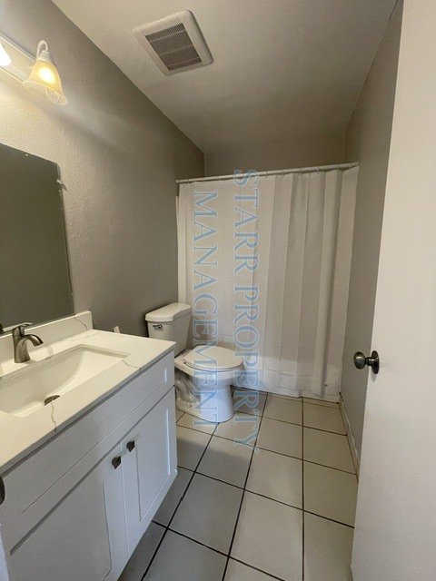2819 Village Green property image