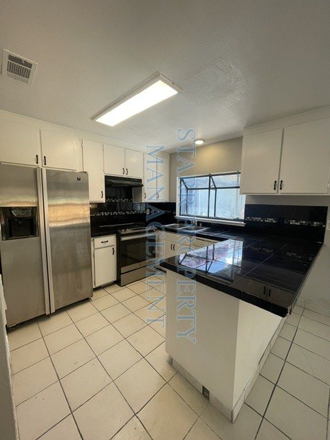 2819 Village Green property image